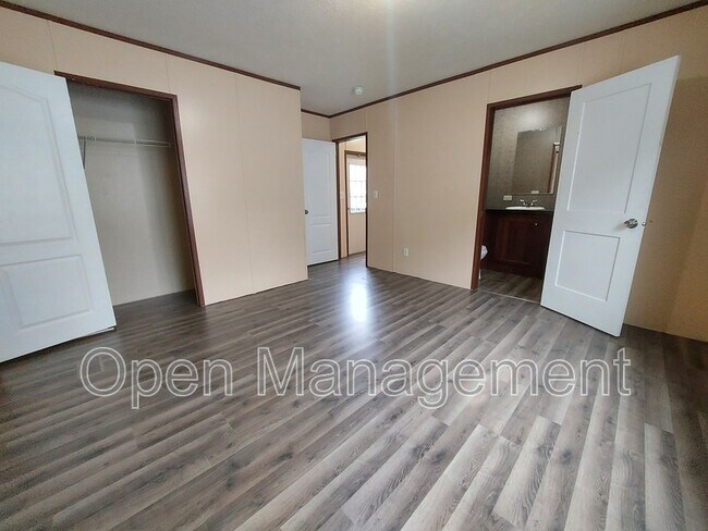 Foto del edificio - 7534 US-60