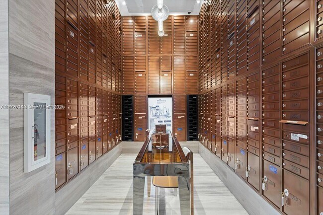 Foto del edificio - 2000 Metropica Wy