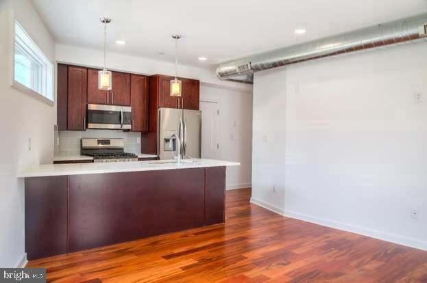 Foto del edificio - 320 Cecil B. Moore Ave