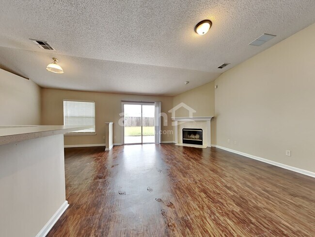 Foto del edificio - 5631 Ortega Park Blvd