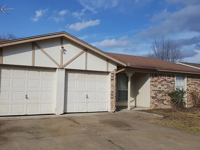Foto del edificio - 6009 Oak Hill Rd