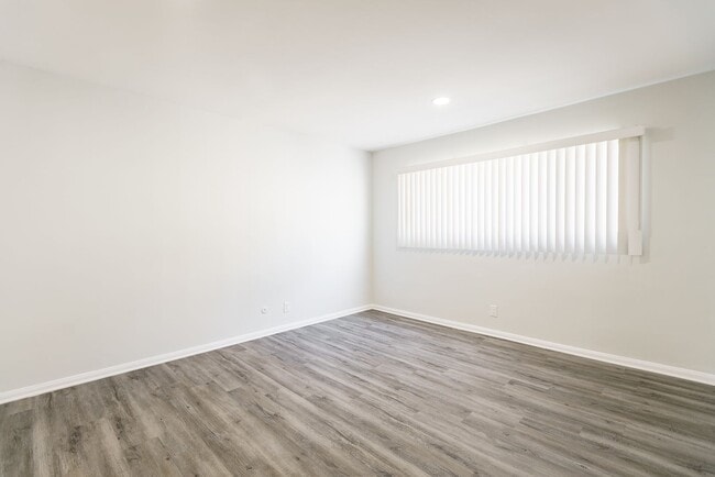 Interior Photo - 1635 North Martel Avenue