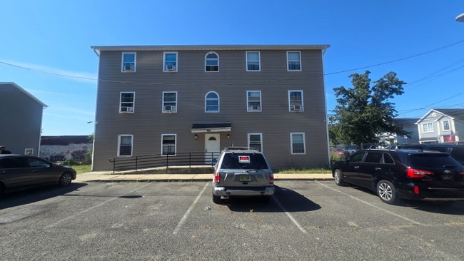 Building Photo - 414 S 6th St