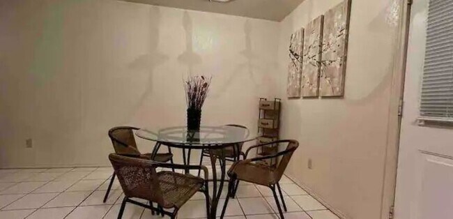 Building Photo - 624 S Pleasantview Dr