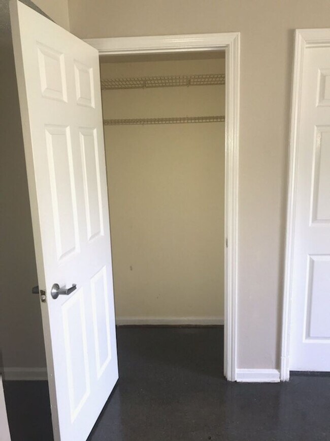 Foto del edificio - First floor 1 bedroom in West Louisville! Section 8 Accepted