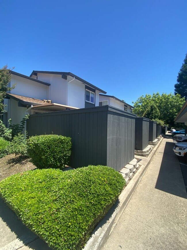 Foto del edificio - 5222 Greenberry Dr