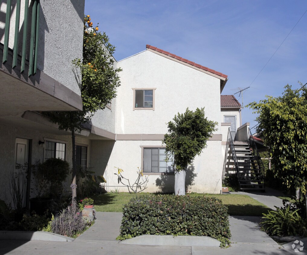 Building Photo - 8411 Larson Ave