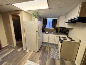 Building Photo - 380 S Wagon Wheel Dr
