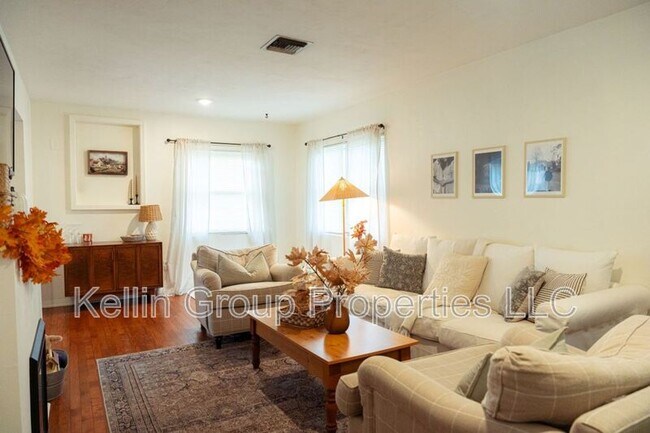 Foto del edificio - 1805 E Fern Rd