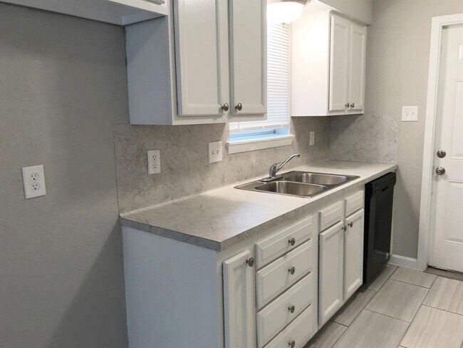 Building Photo - 4214 Rosegate Dr