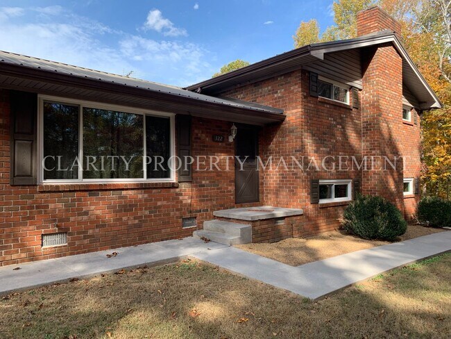 Building Photo - Huge 3 Bedroom House in McDonald
