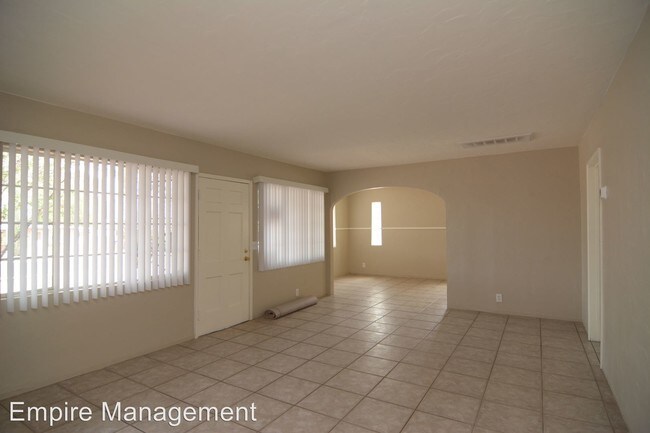 Building Photo - 3 br, 1 bath House - 4202 E. 2nd St