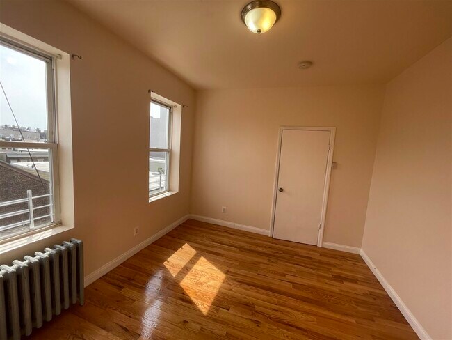 Building Photo - 5309 Hudson Ave