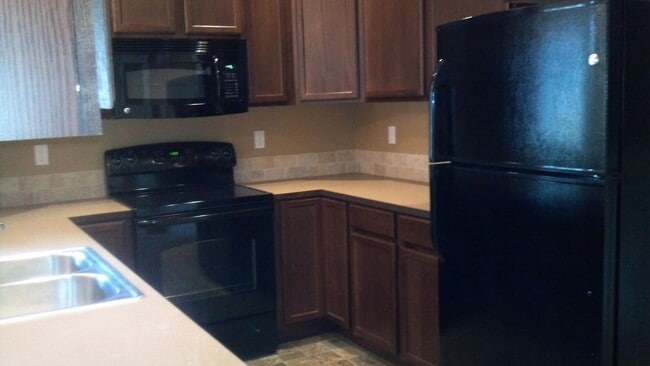 Building Photo - 3 Bedroom Home in Northeast Bend