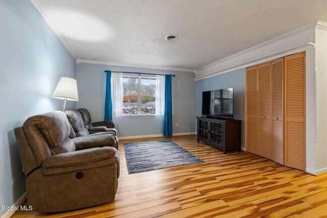 Foto del edificio - 25A Pine Ln