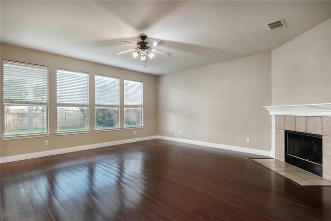 Foto del edificio - 314 Hidden Brook Ln