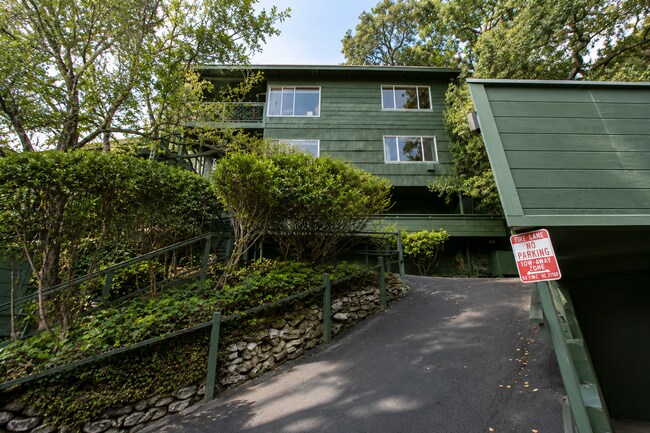 Building Photo - Contemporary North Berkeley 2 Bedroom Condominium