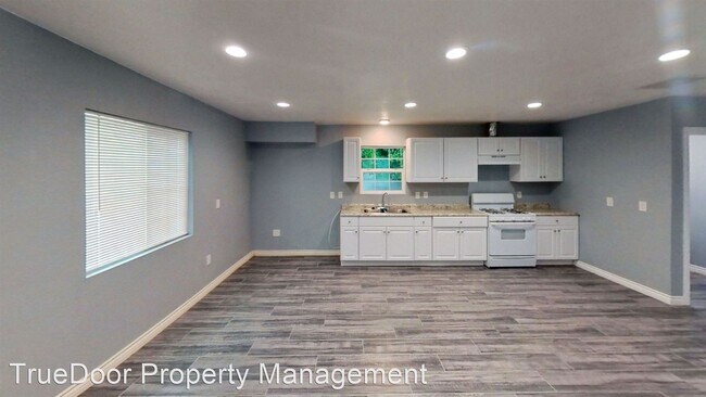 Building Photo - 1 br, 1.5 bath House - 150 W. Olive St.