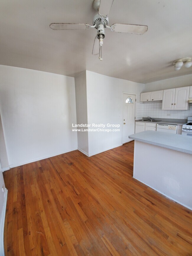 Building Photo - 5026 N Springfield Ave