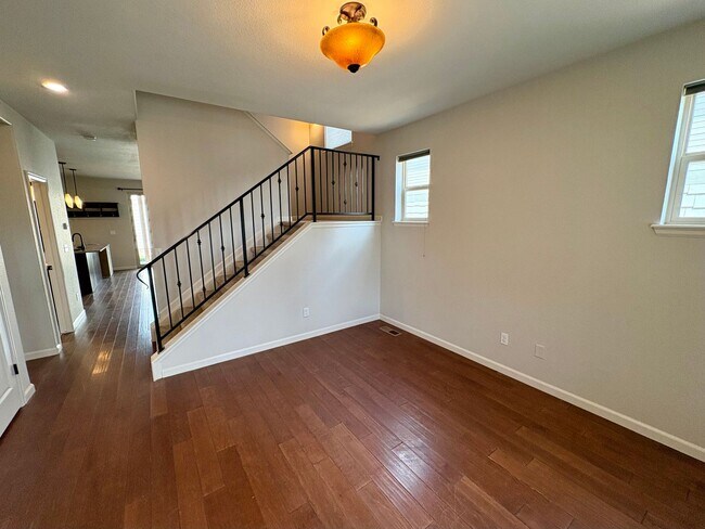 Foto del edificio - 5 bed, 4 bath North Park Hill