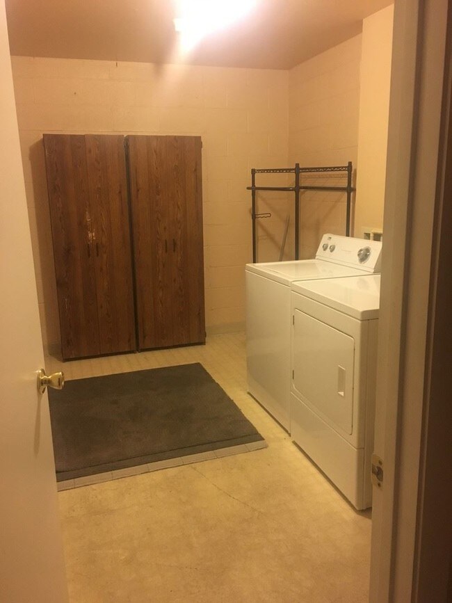 Building Photo - 2 br, 2.5 bath House - 3466 Dry Gulch Drive