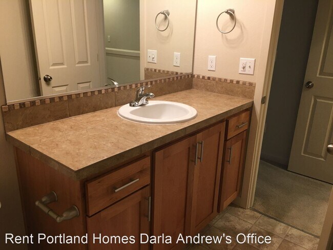 Foto del edificio - 2 br, 2.5 bath House - 10576 NE Cedar Fall...
