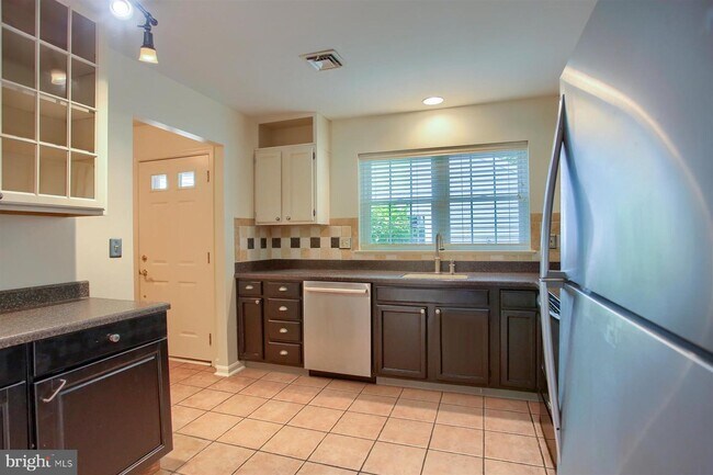 Building Photo - 2121 Wexford Rd