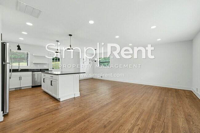 Foto del edificio - Beautifully Renovated 4 Bedroom Home for Rent in Decatur!