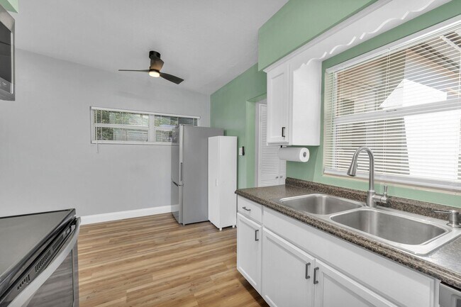 Foto del edificio - Fully Upgraded 3/2 Home SoDo District-Inte...