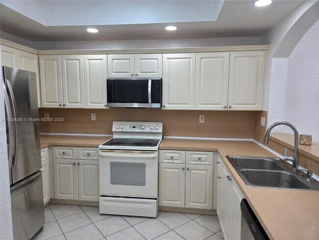 Foto del edificio - 8858 W Flagler St