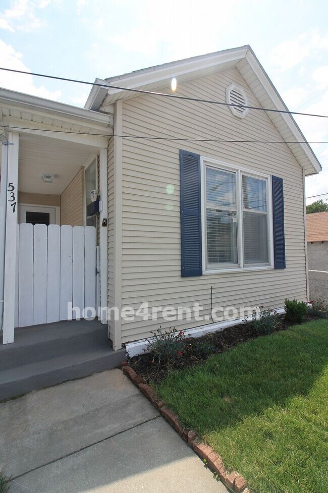 Foto del edificio - Updated Strawberry Hill Bungalow So much new