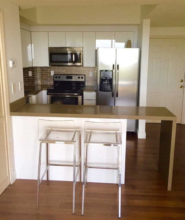 Quartz Countertops - 3500 Coral Way