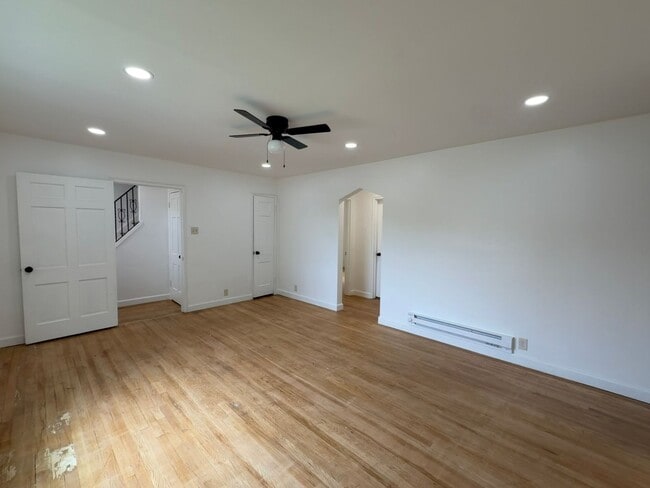 Building Photo - 419 Elm St