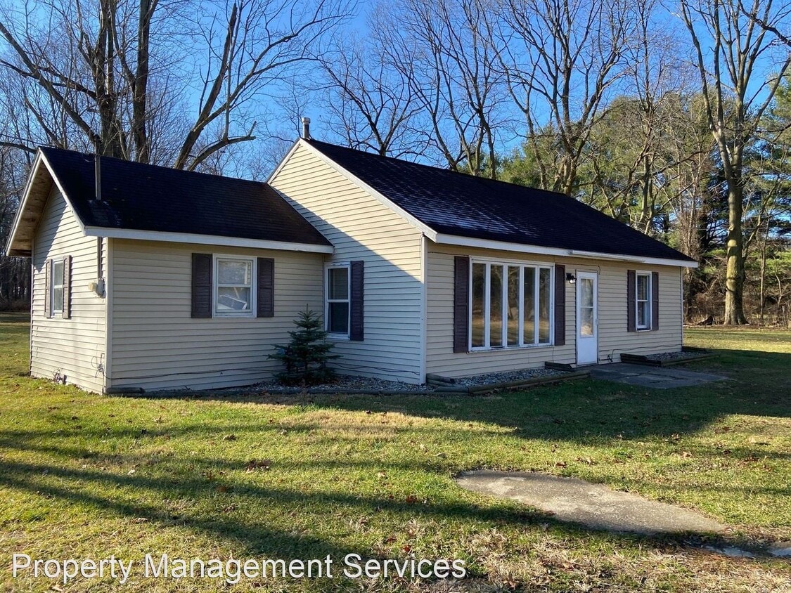 2 br, 1 bath House 30228 County Road 22 House Rental in Elkhart