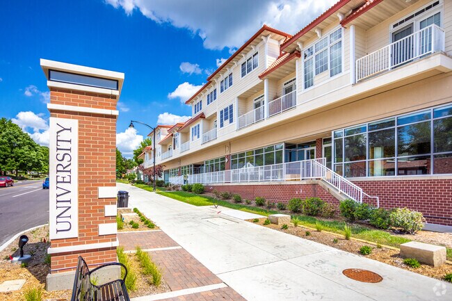 Foto del edificio - 6500 University Lofts - Windsor Heights Iowa