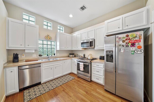 Building Photo - 8705 Bryam St