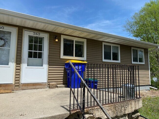 Building Photo - 2 Bed 2 Bath Duplex Home!