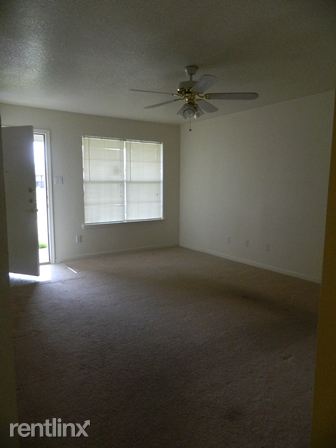 Building Photo - 302 Cedar Ridge Dr