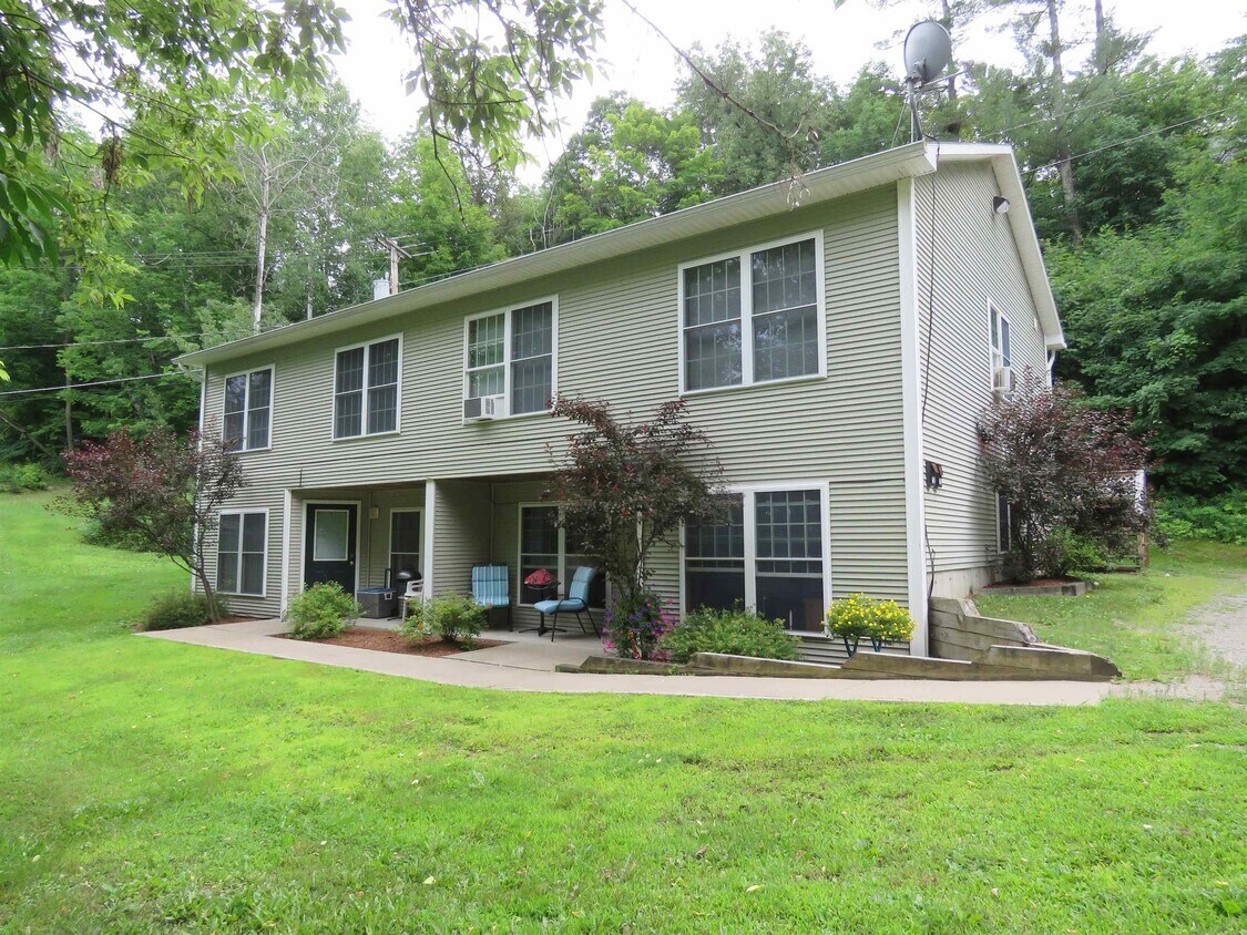 72 Judd Dr, Newport, VT 05855 Room for Rent in Newport, VT