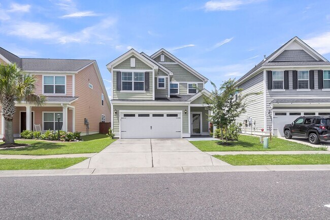 Building Photo - Fully Furnished 3 Bedroom, 2.5 Bathroom Ho...