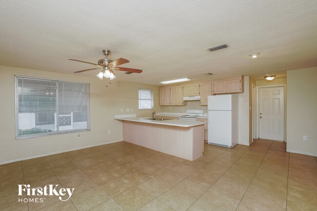 Building Photo - 10134 Oleander Dr