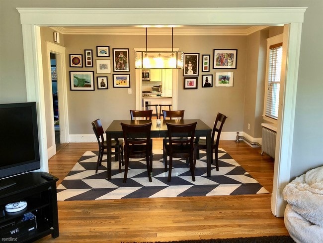 Building Photo - 3 br, 2 bath  - 372 Charles River Rd