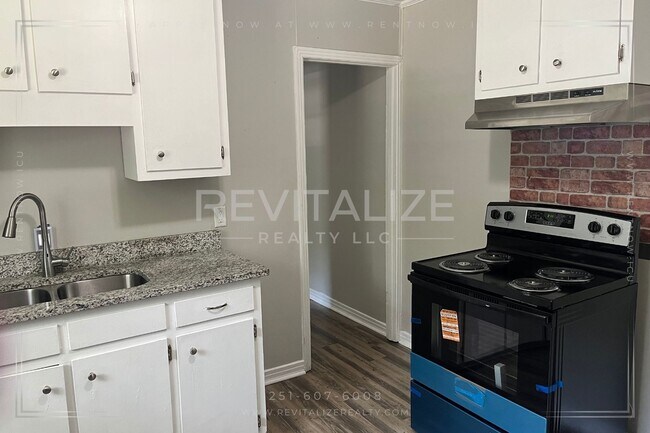 Foto del edificio - Renovated 1 Bedroom 1 Bath DUPLEX!