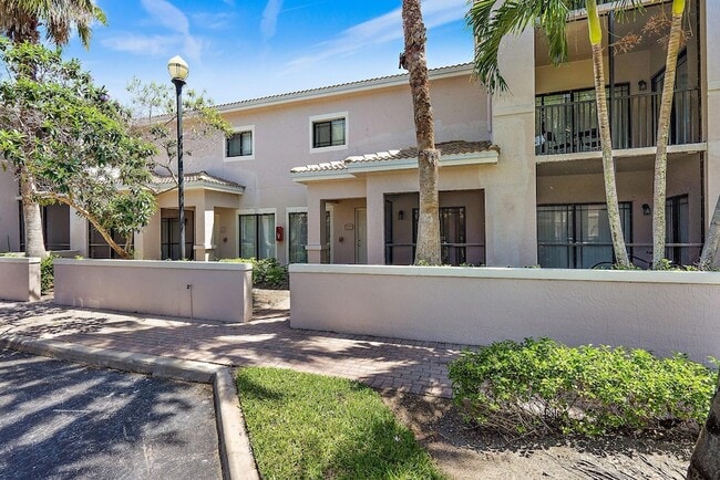 Building Photo - 2803 Sarento Pl
