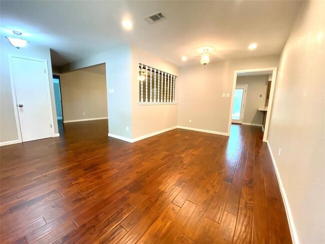 Building Photo - 10801 Hard Rock Rd