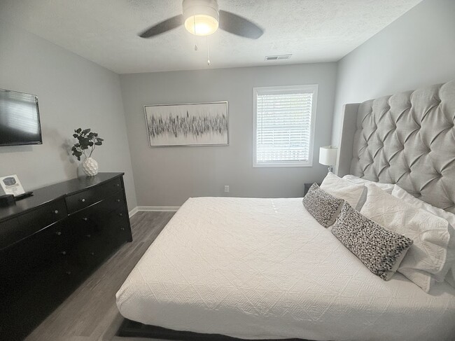 Foto del edificio - 469 White River Dr