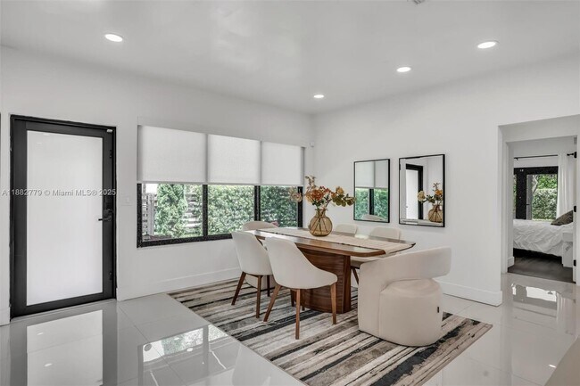 Foto del edificio - 2484 SW 25th St