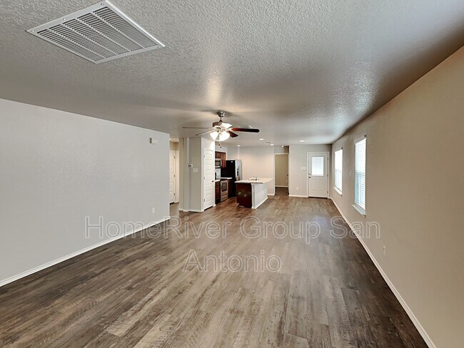 Foto del edificio - 13011 Lineberry Ln