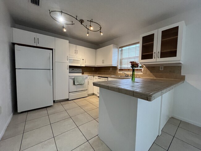 Foto del edificio - 8467 SW 22nd St