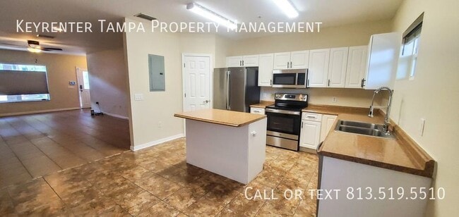 Building Photo - Beatiful 2b/2.5b pet friendly home! Too Ma...